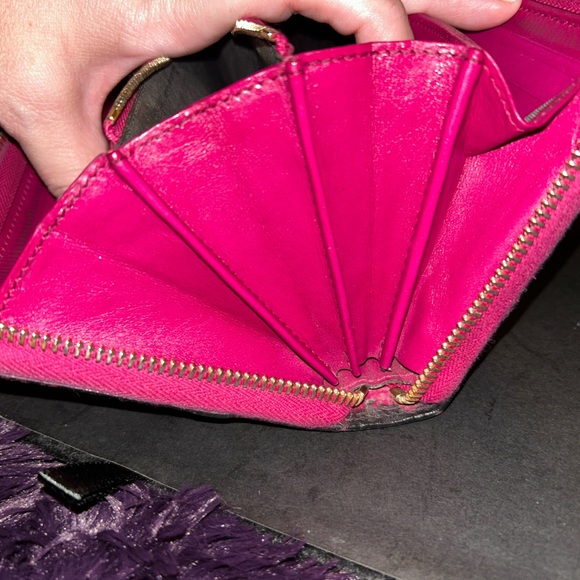 GUCCI GG GUCCISSIMA LEATHER
LONG ZIPPERED, MONOGRAM BLACK & PINK WALLET. - Picture 13 of 15